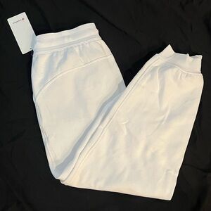 LULULEMON WOMENS SCUBA SWEATPANTS. NWT.